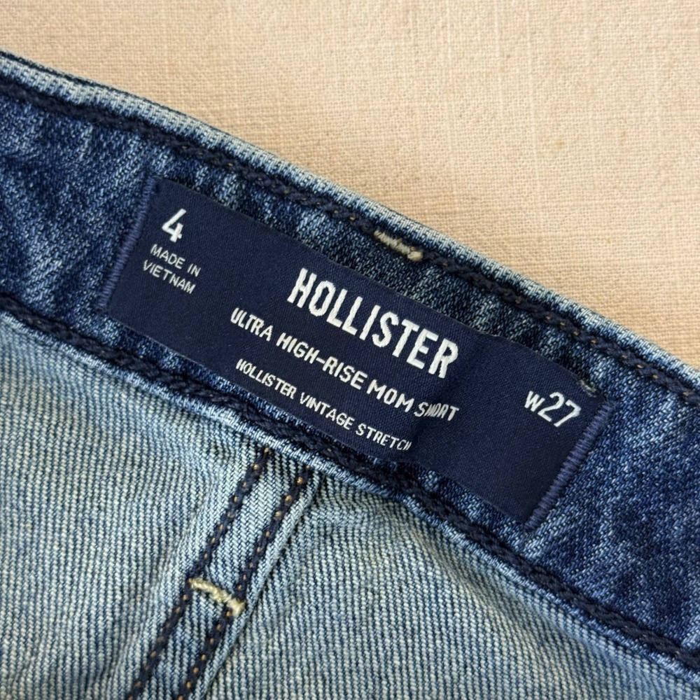 Hollister Ultra High-Rise Mom Shorts Medium Wash Frayed Raw Hem Size 4 W27 - Picture 3 of 8